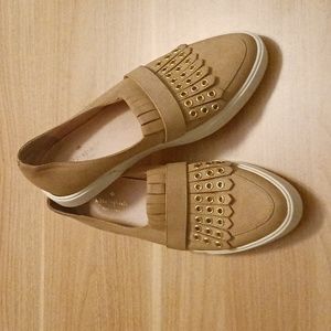 Kate Spade "Courtney" Grommet Tan Loafers in Size 7.5M